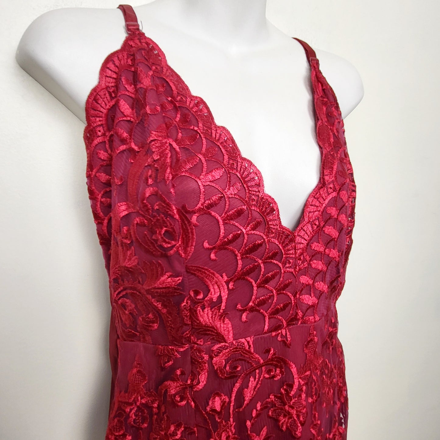 CMCRD11 - Pretty Little Thing red lacey bodycon dress. Size 8