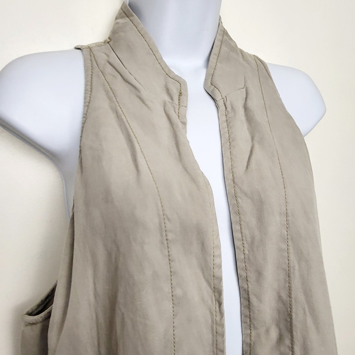 CMCRD11 - Free People beige linen blend vest. Size large