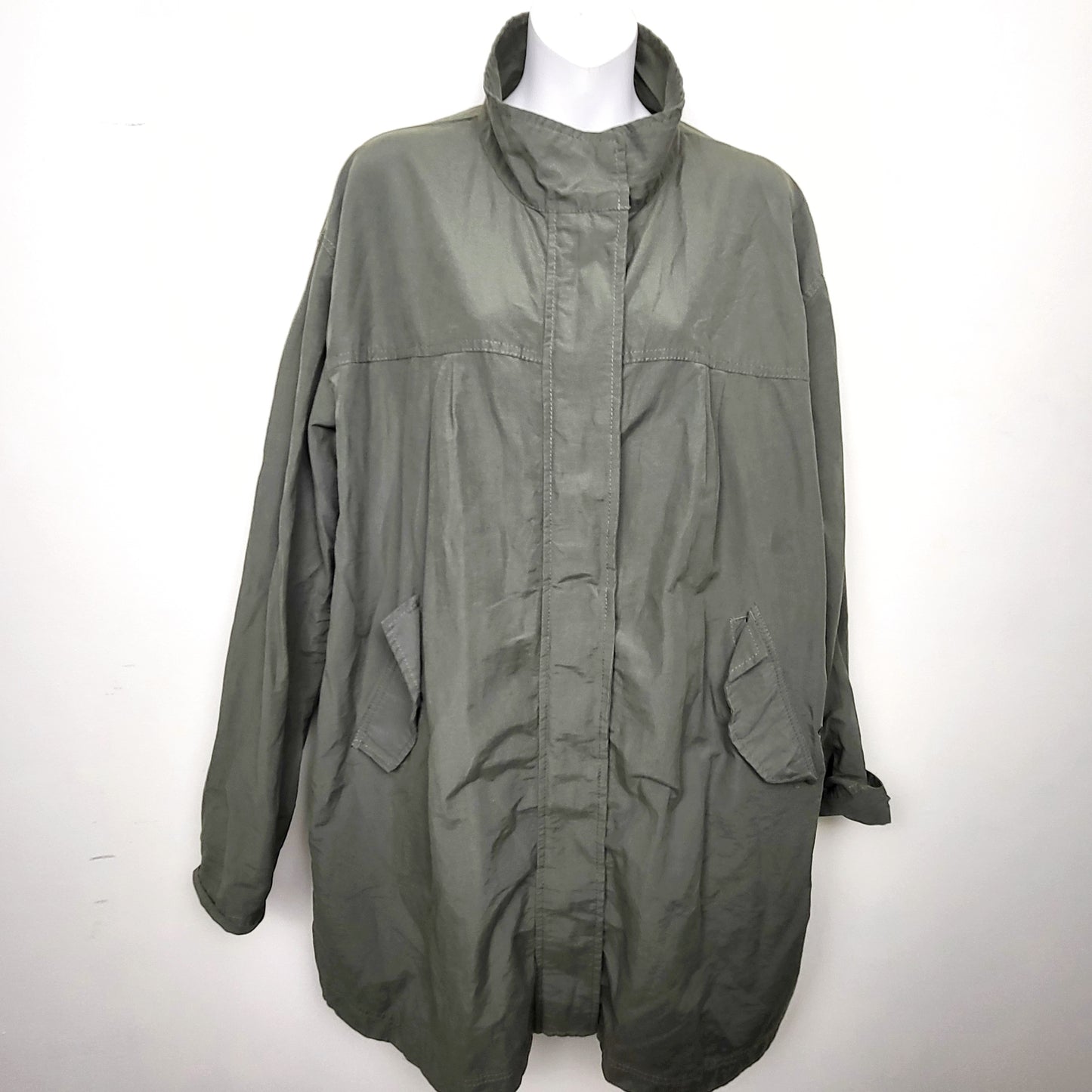 CMCRD11 - Bench olive green lightweight utility jacket. Size large