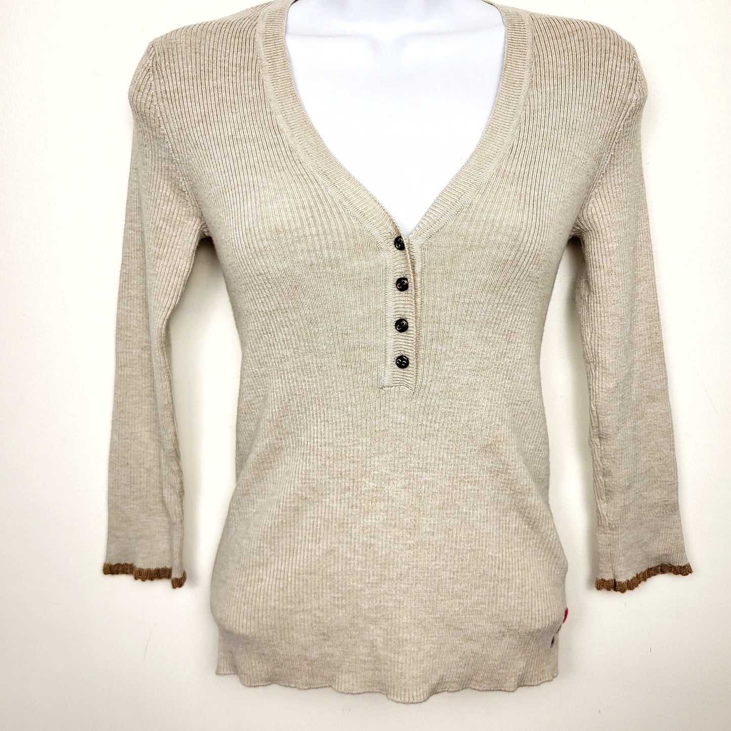 CMCRD11 - Scotch and Soda beige rib knit fitted sweater. Size small