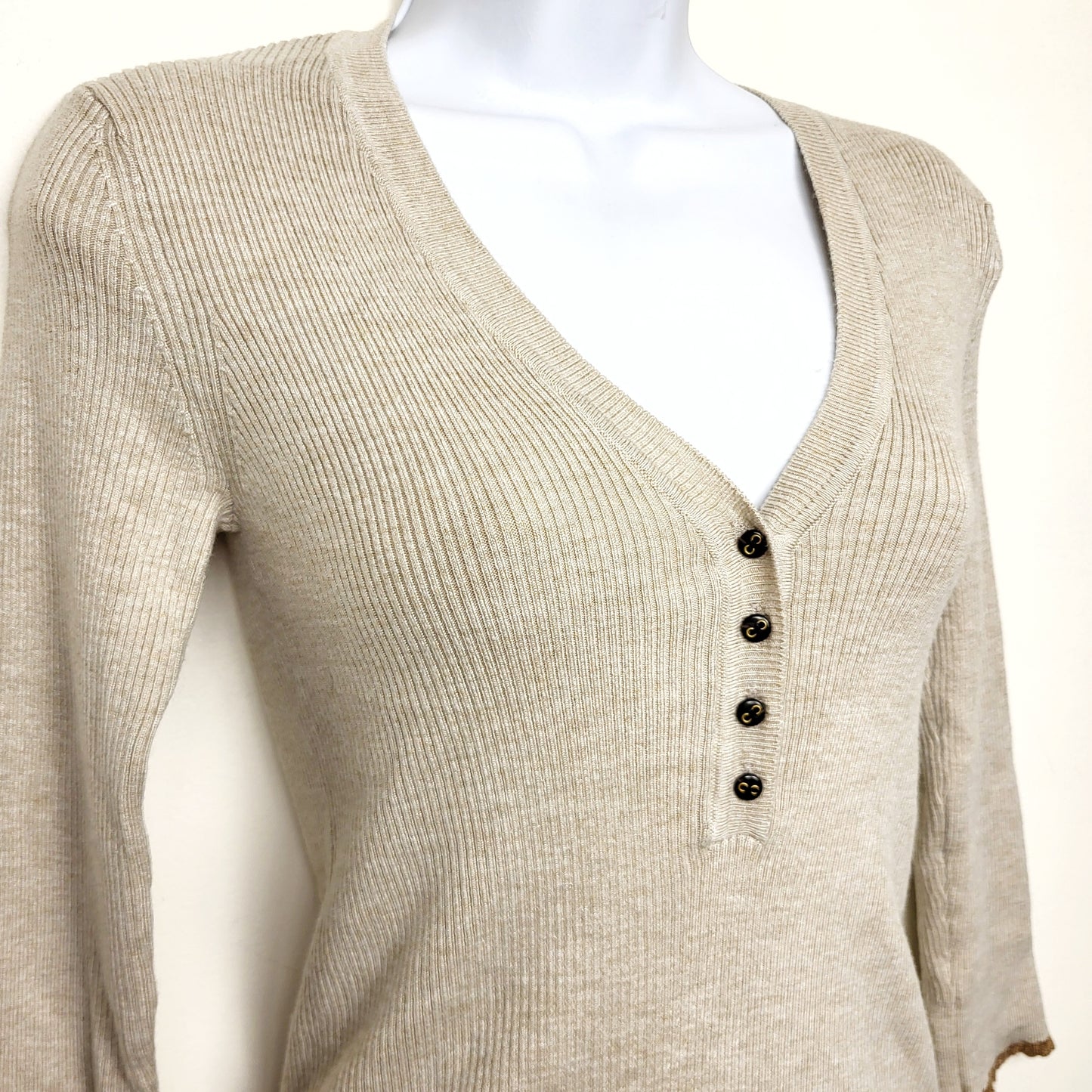 CMCRD11 - Scotch and Soda beige rib knit fitted sweater. Size small