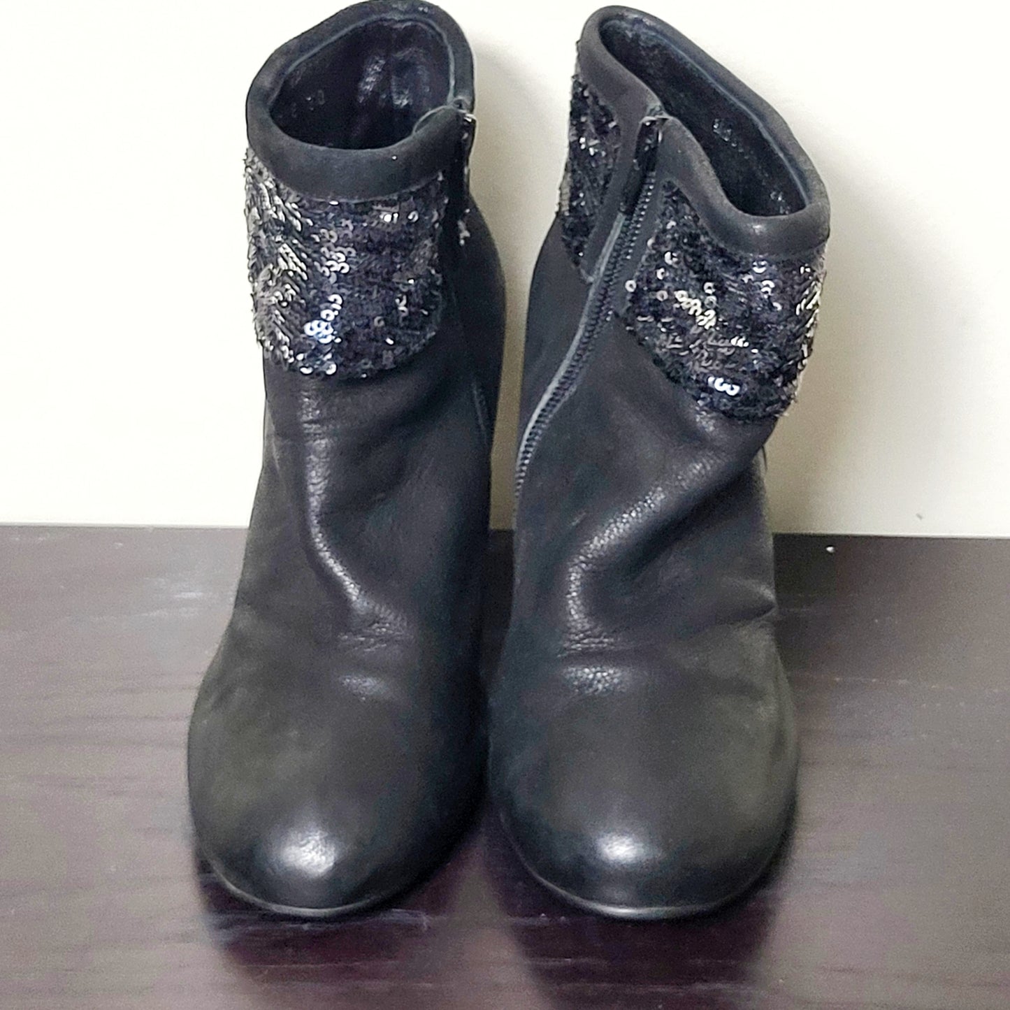 CMCRD11 - Missmr black leather ankle boots with sequin detailing. Size 7