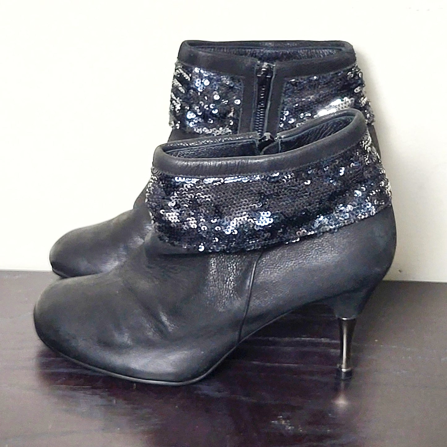 CMCRD11 - Missmr black leather ankle boots with sequin detailing. Size 7