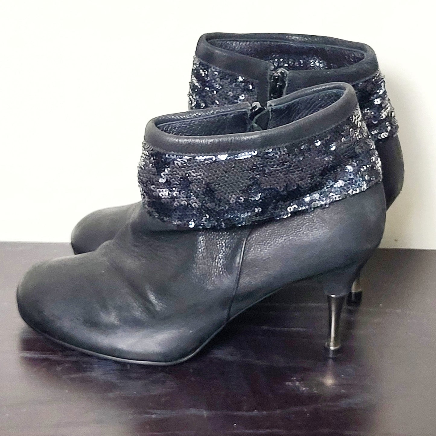 CMCRD11 - Missmr black leather ankle boots with sequin detailing. Size 7