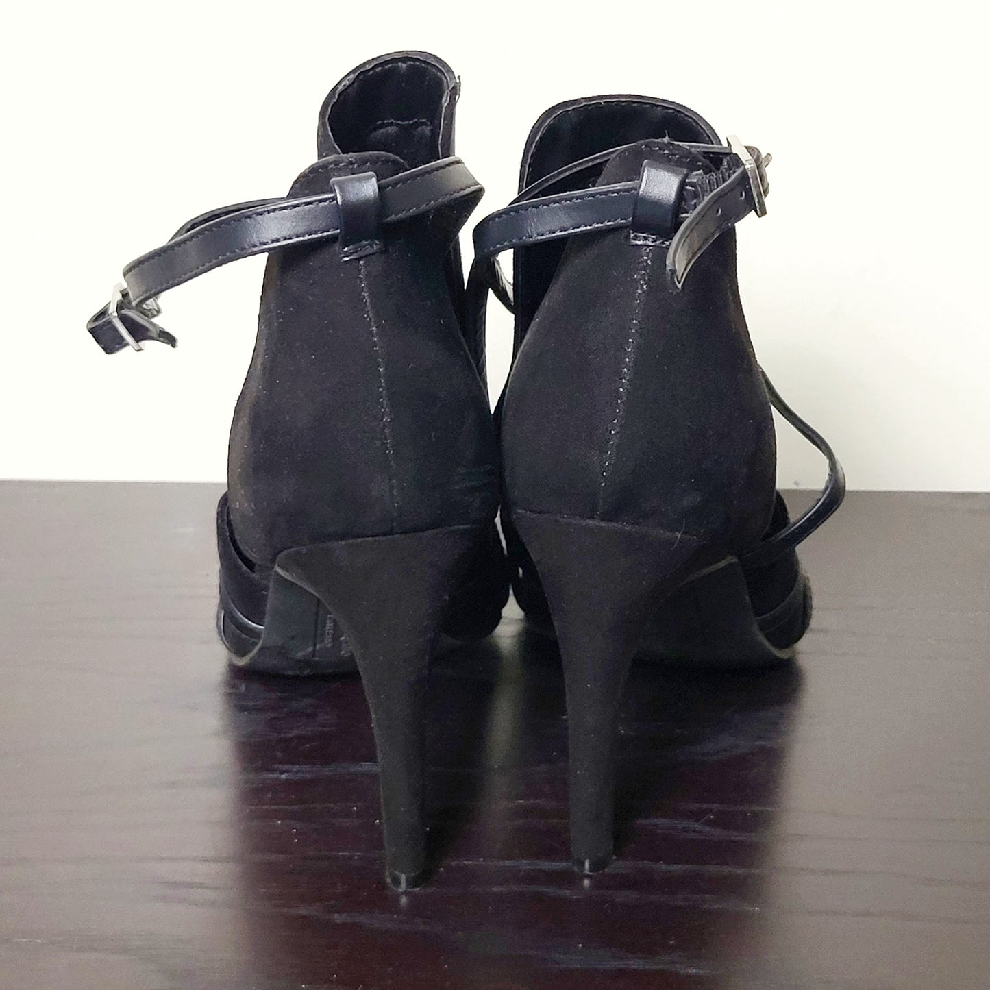 CMCRD11 - Christian Siriano Women's Imma Black Peep-Toe Stiletto heels. Size 8.5