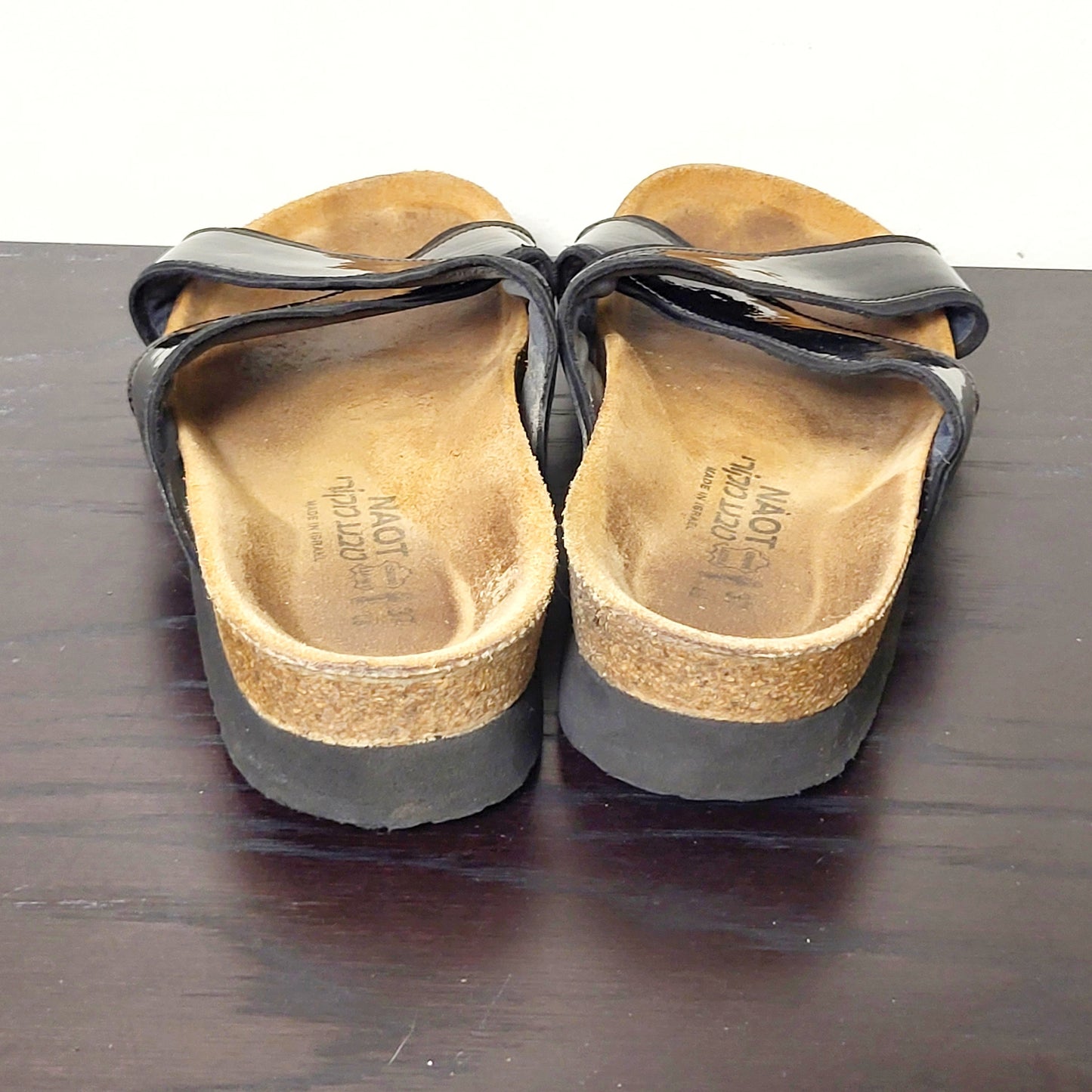 CMCRD11 - Naot black patent leather "cheyenne" Birk style sandals. Size 6