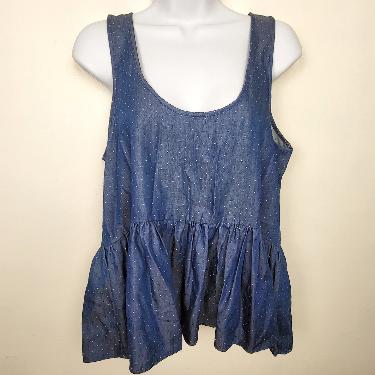 CMCRD2 - Jackson Rowe blue polka dot denim look sleeveless peplum top. Sizes like med/large