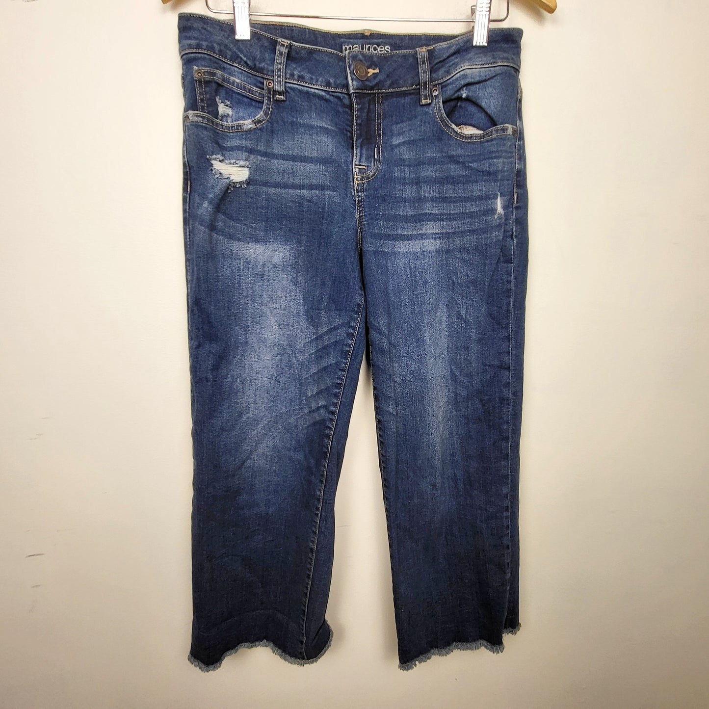 CMCRD2 - Maurices distressed cropped straight leg jeans. Size 8