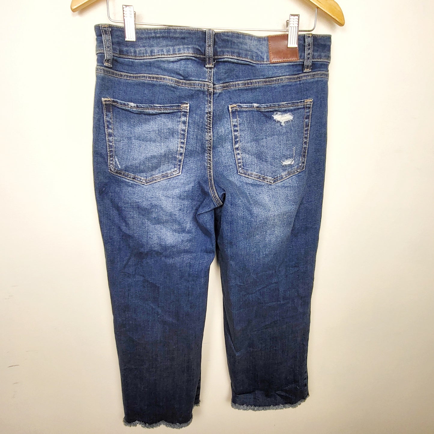 CMCRD2 - Maurices distressed cropped straight leg jeans. Size 8