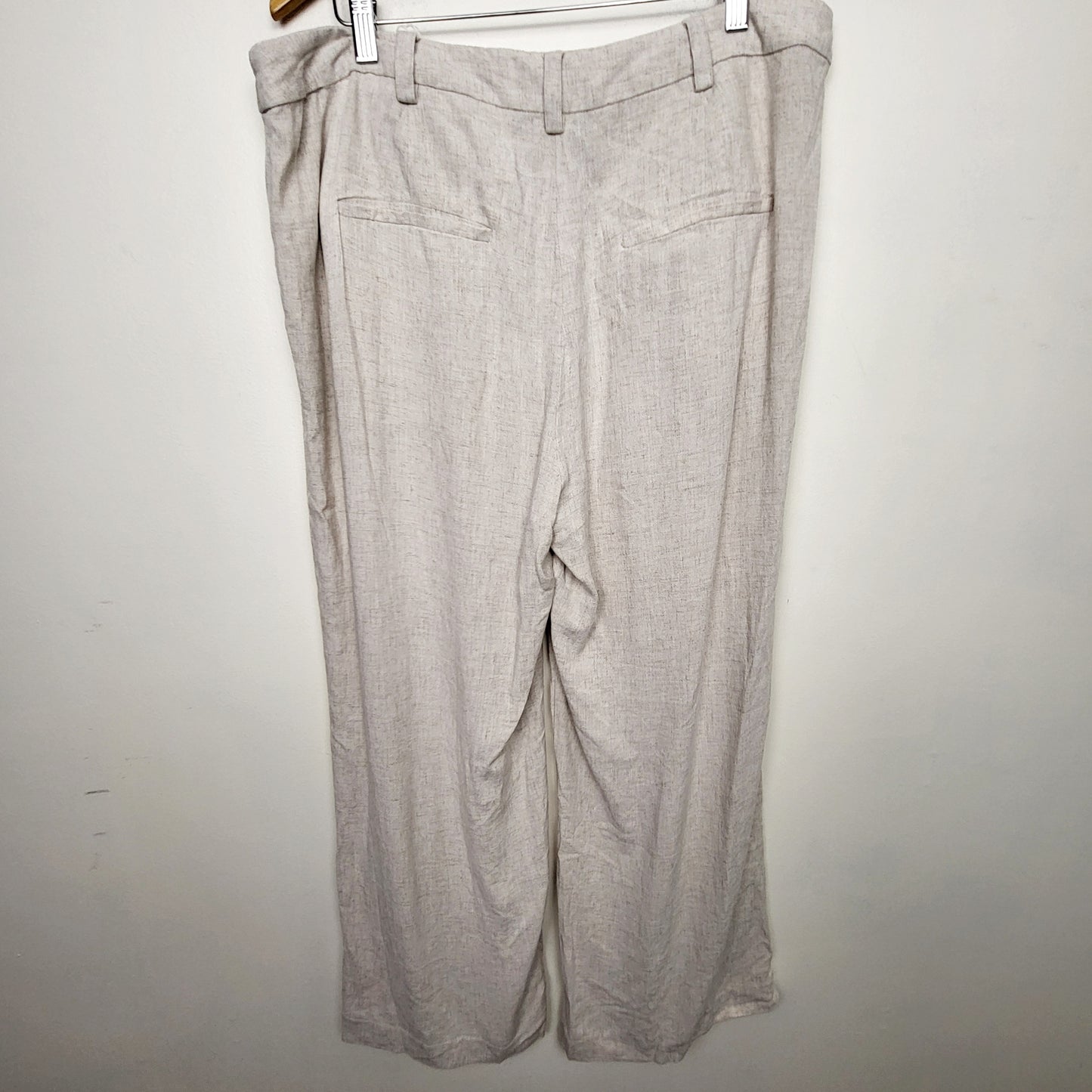 CMCRD2 - b.young BYJOHANNA Trousers in Natural Linen colour. Size 42 (size XL)