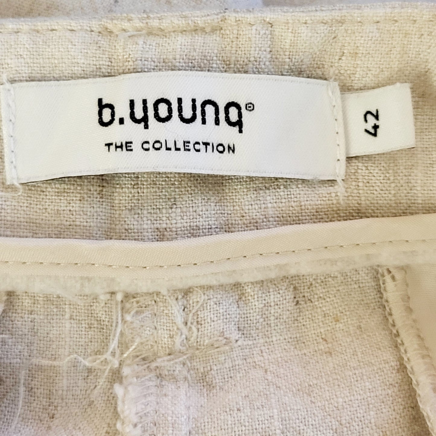 CMCRD2 - b.young BYJOHANNA Trousers in Natural Linen colour. Size 42 (size XL)