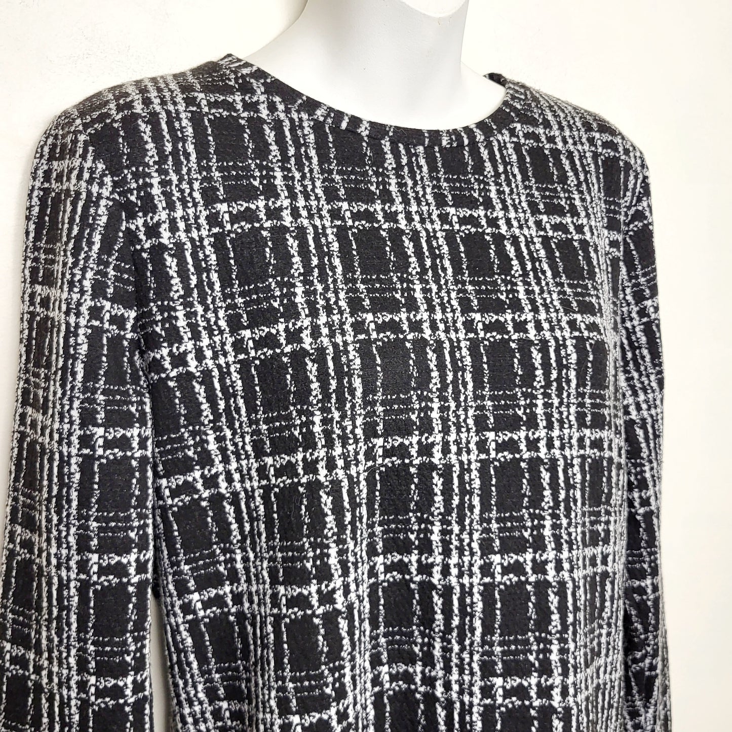 CMCRD2 - Antistar black and white plaid knit tunic. Size medium 🍁