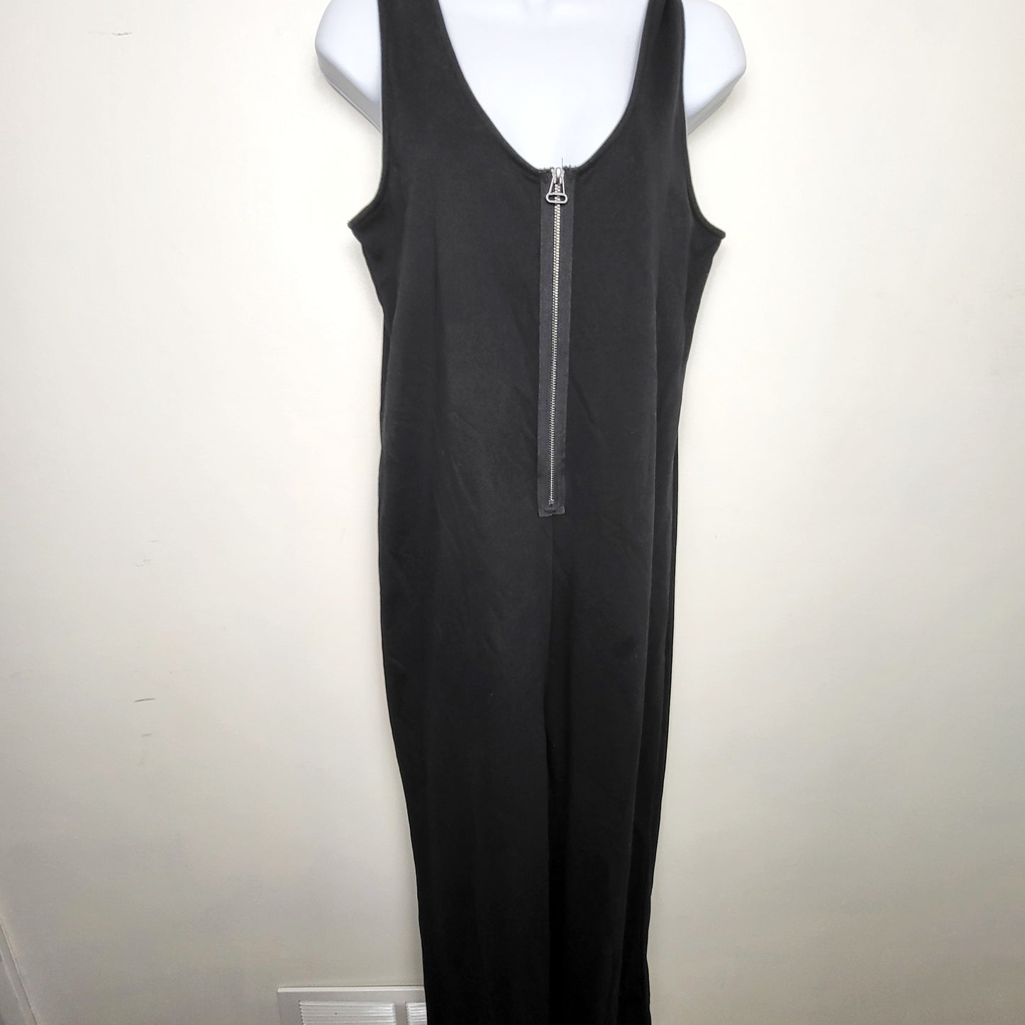 CMCRD2 - Paper Label black front zip wide leg sleeveless romper. Size medium