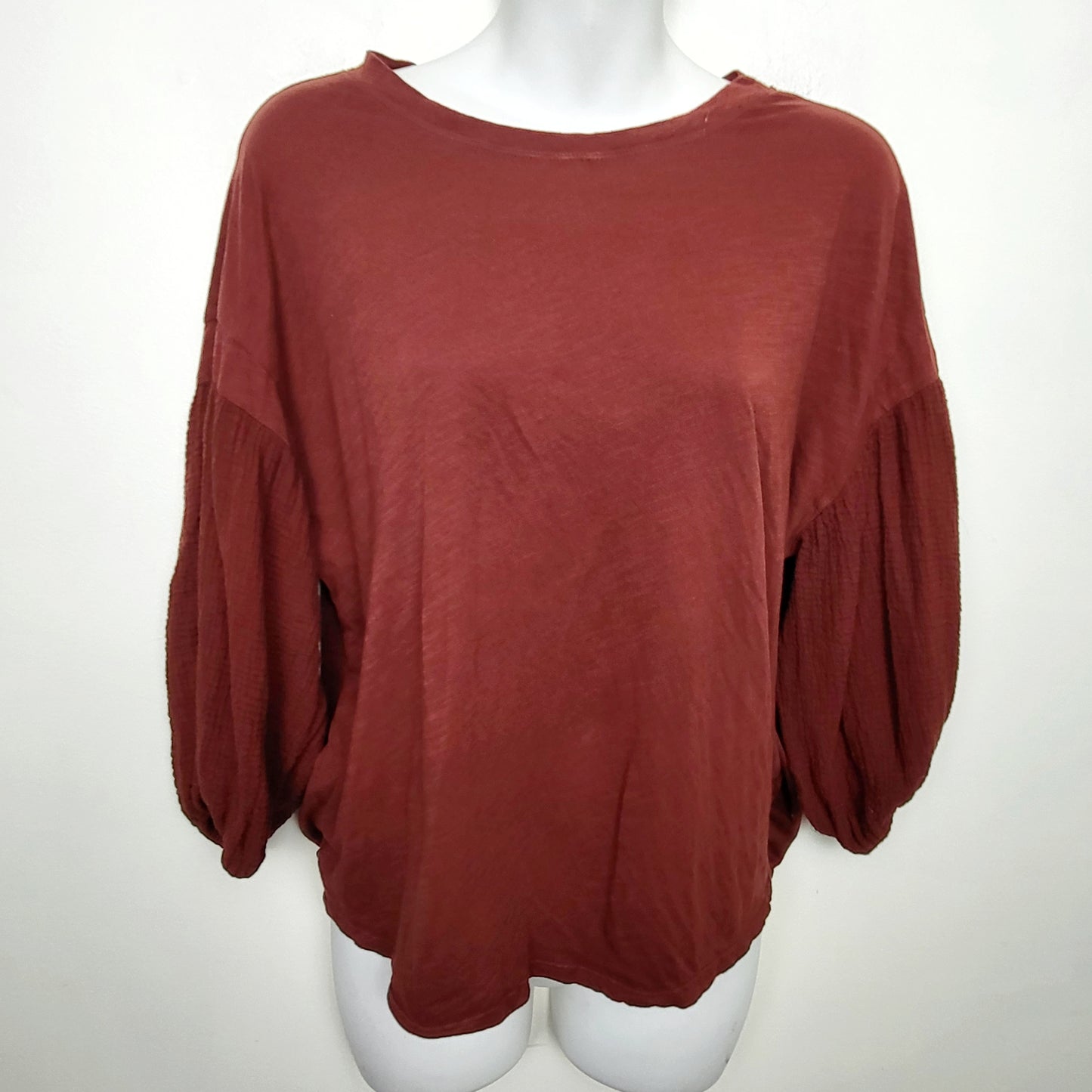 CMCRD - Velvet by Graham Spencer for Anthrpologie rust red textured bubble sleeve t-shirt. Size small
