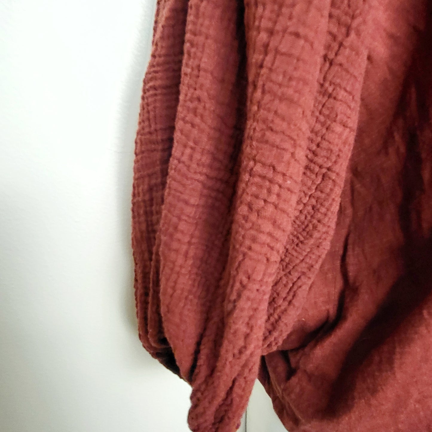 CMCRD - Velvet by Graham Spencer for Anthrpologie rust red textured bubble sleeve t-shirt. Size small