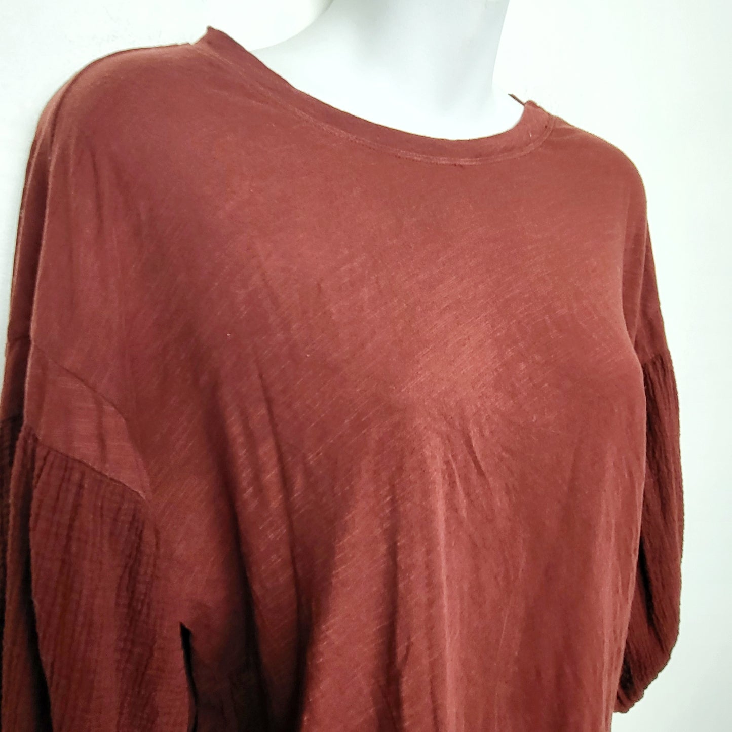 CMCRD - Velvet by Graham Spencer for Anthrpologie rust red textured bubble sleeve t-shirt. Size small