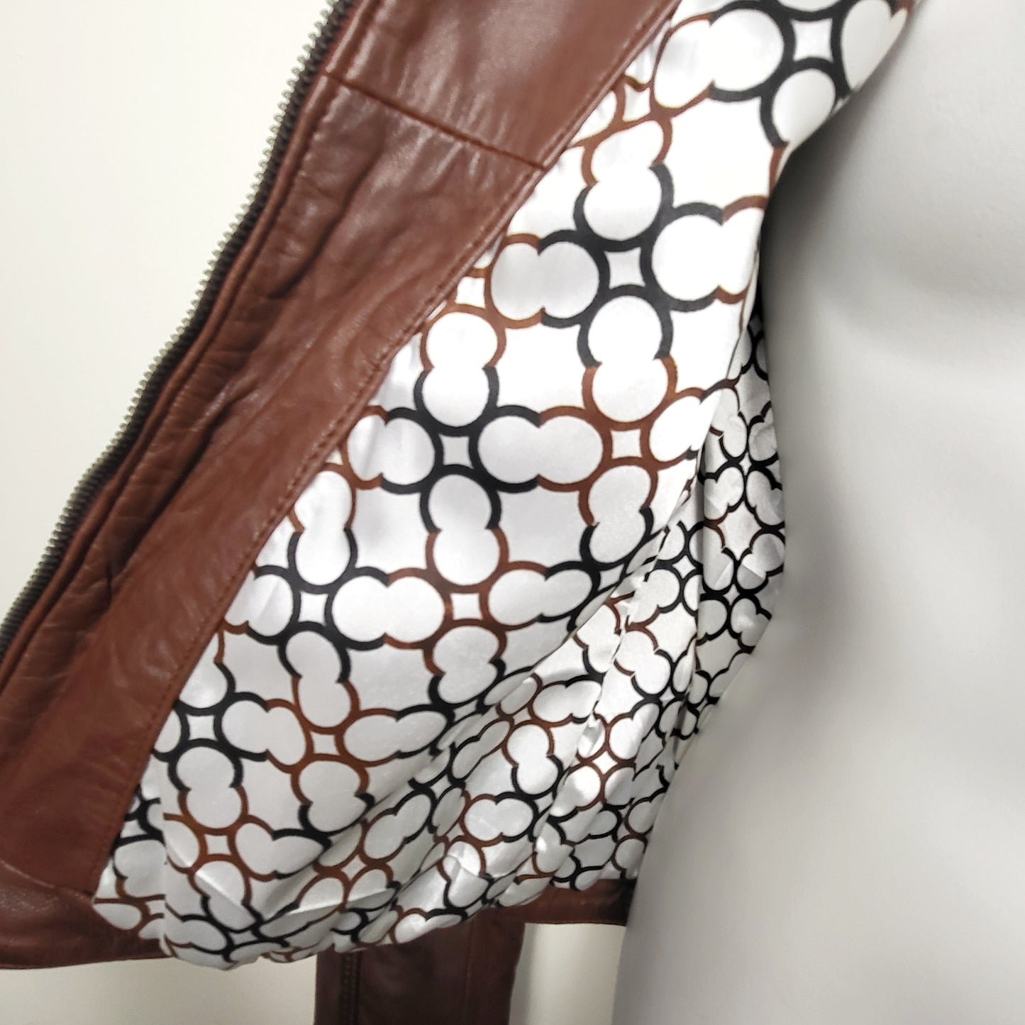CMCRD2 - Boutique of Leathers brown hooded zip up leather jacket. Size small 🍁