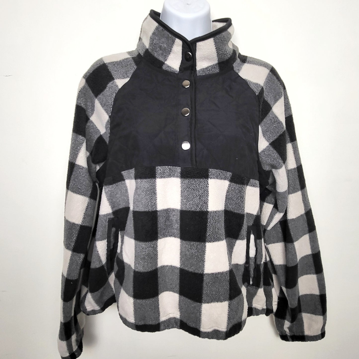 CMCRD2 - Kyodan black checkered pullover fleece. Size large