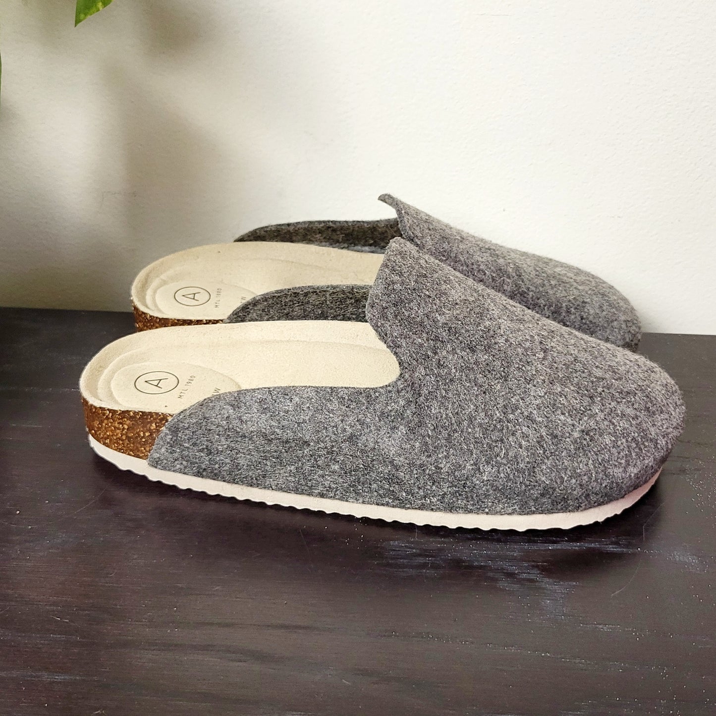 CMCRD2 - Grey felted wool cork slippers. Size 7