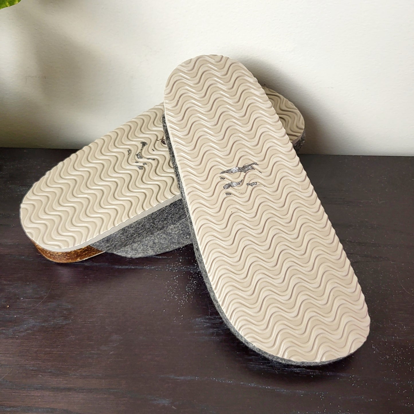 CMCRD2 - Grey felted wool cork slippers. Size 7