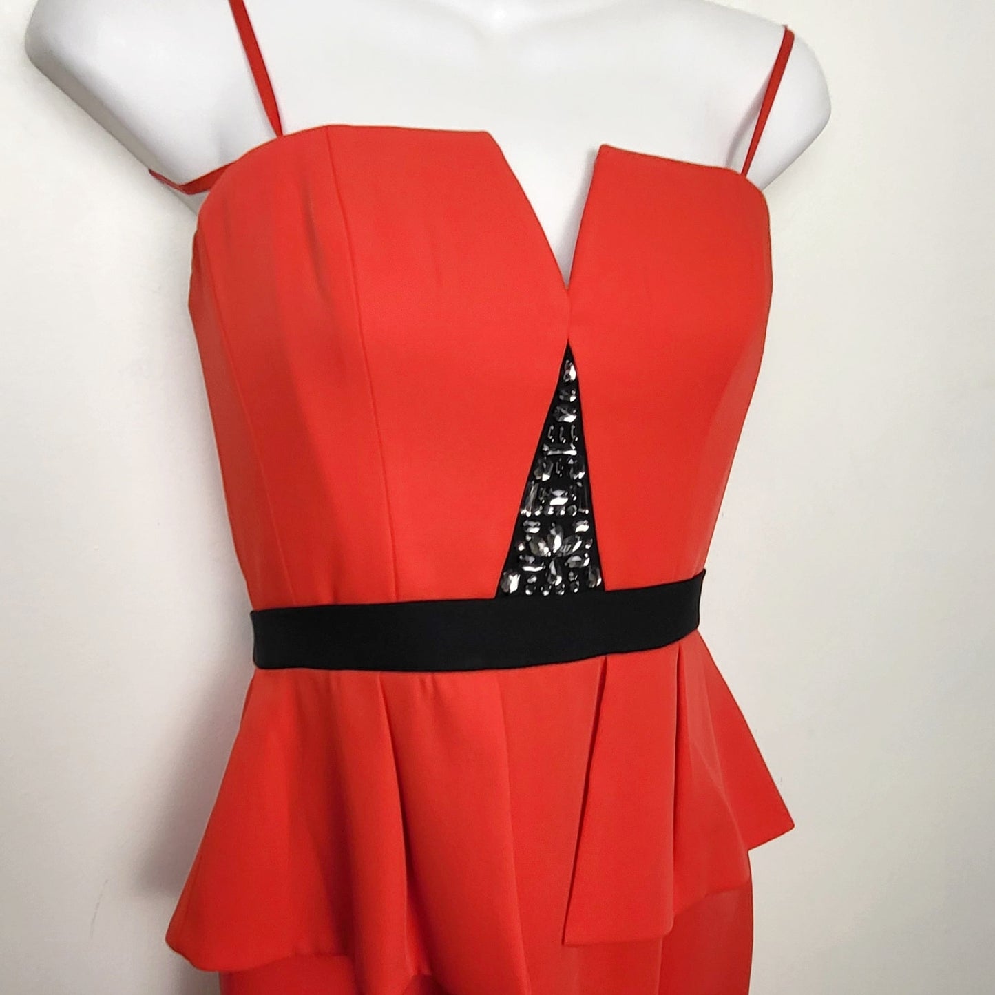 AMHU1 - BCBG MaxAzria Caylan strapless midi dress in poppy red. Size 6