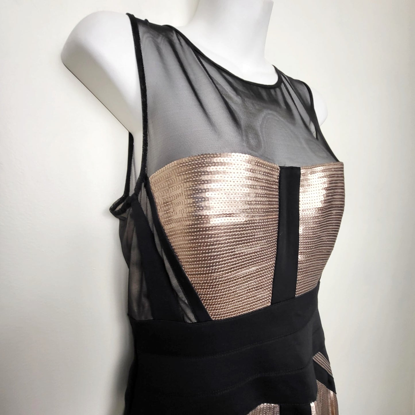 AMHU1 - BCBG MAXAZRIA Reina Sequin Sheath Dress in Rose Gold + Black. Size Medium