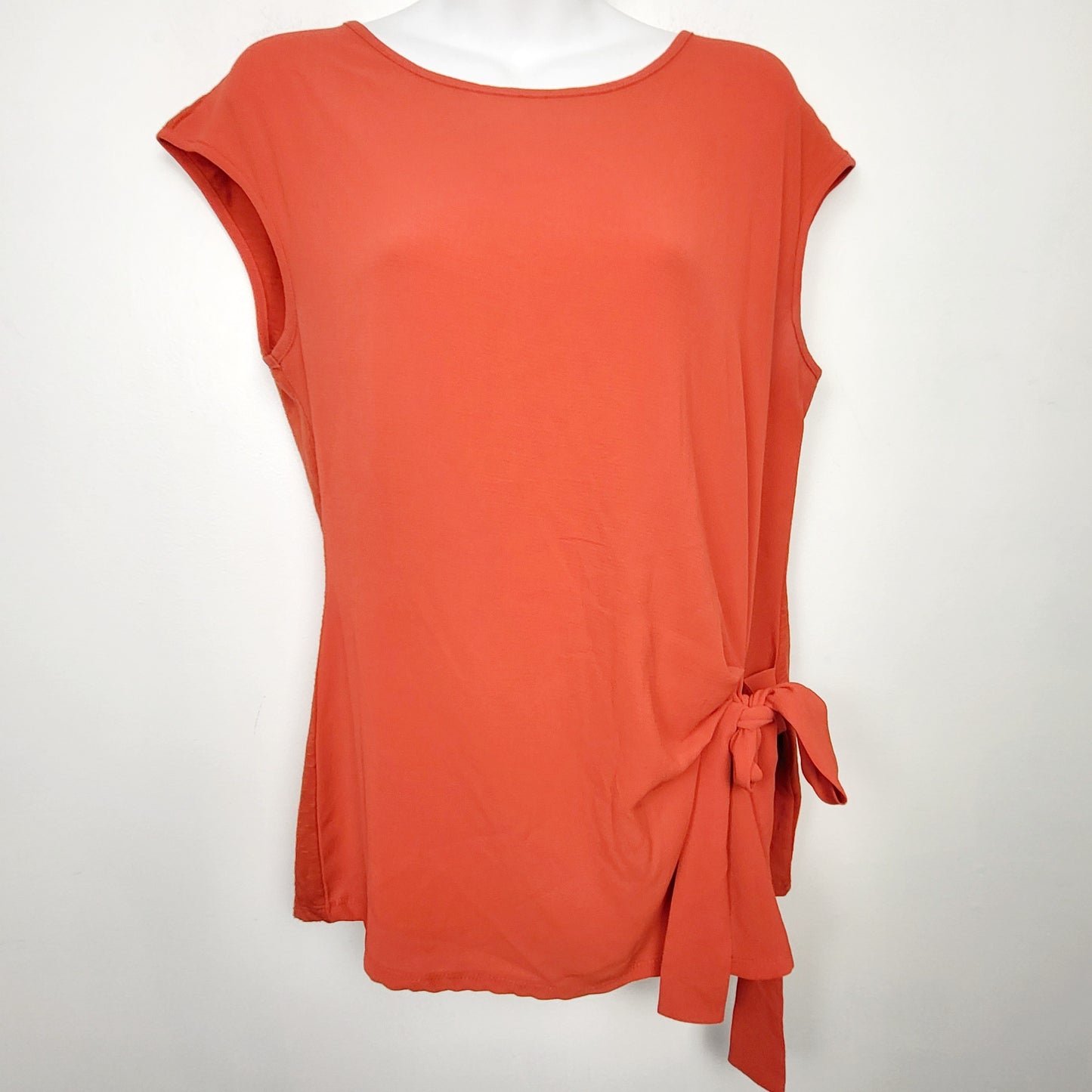 JKZ2 - Mexx red loose fit knotted short sleeved top. Size small