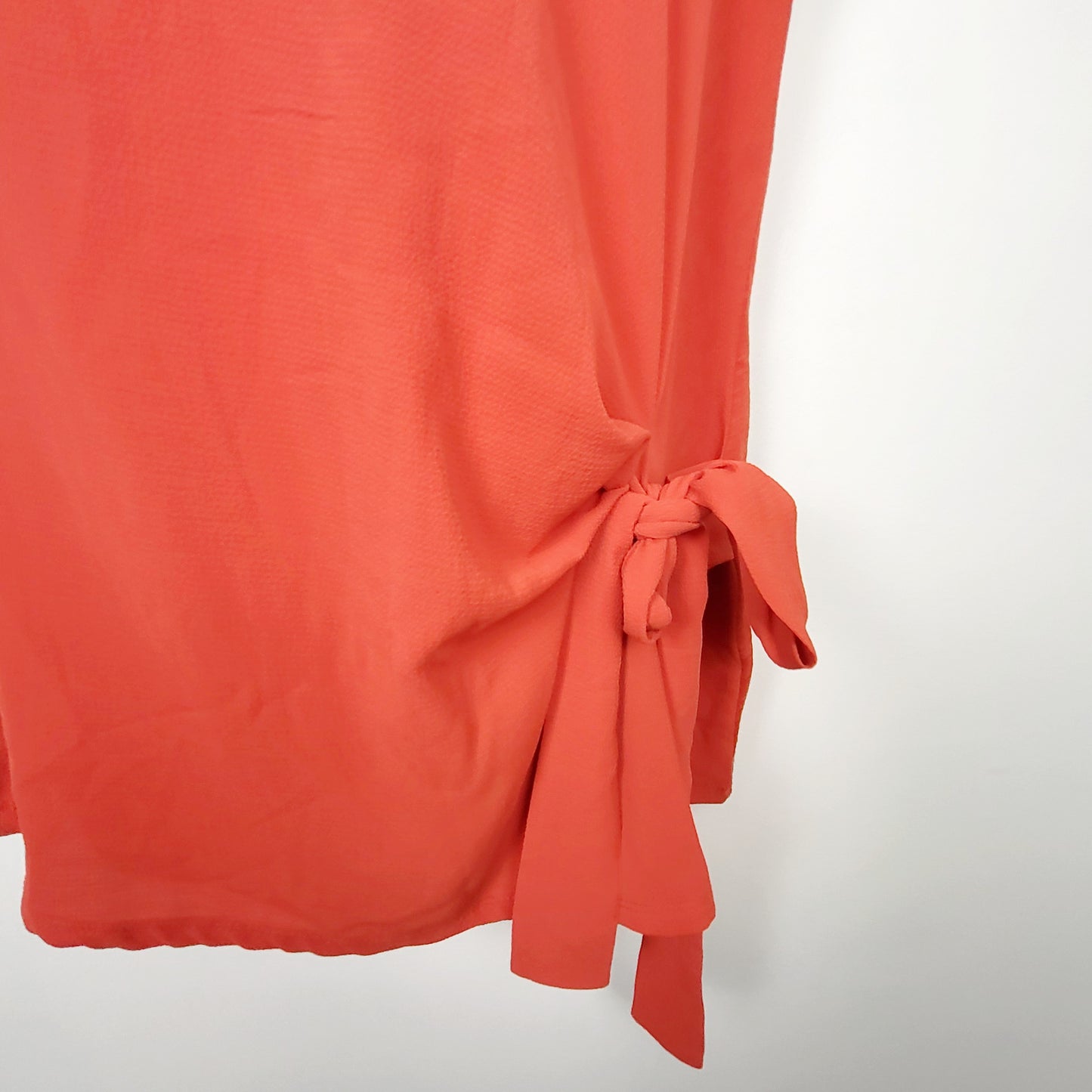 JKZ2 - Mexx red loose fit knotted short sleeved top. Size small