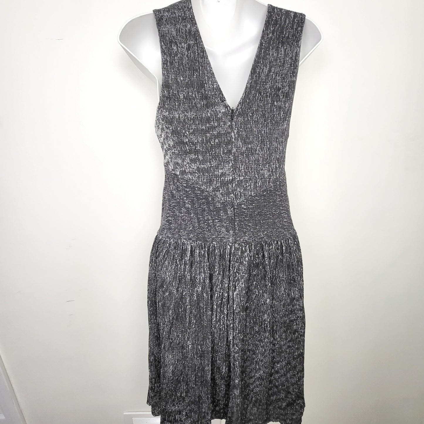 JKZ2 - DEX Women's Metallic Pleated V-Neck Mini Dress. Size small