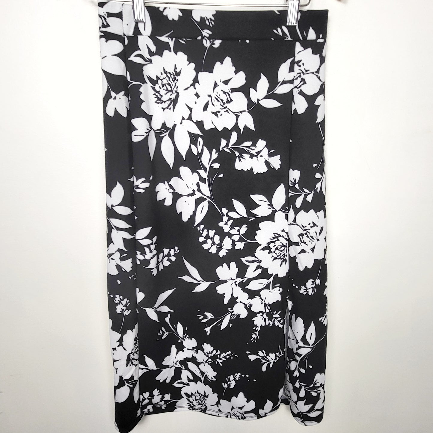 JLMB1 - Heimish black floral print midi skirt. Sizes like a small
