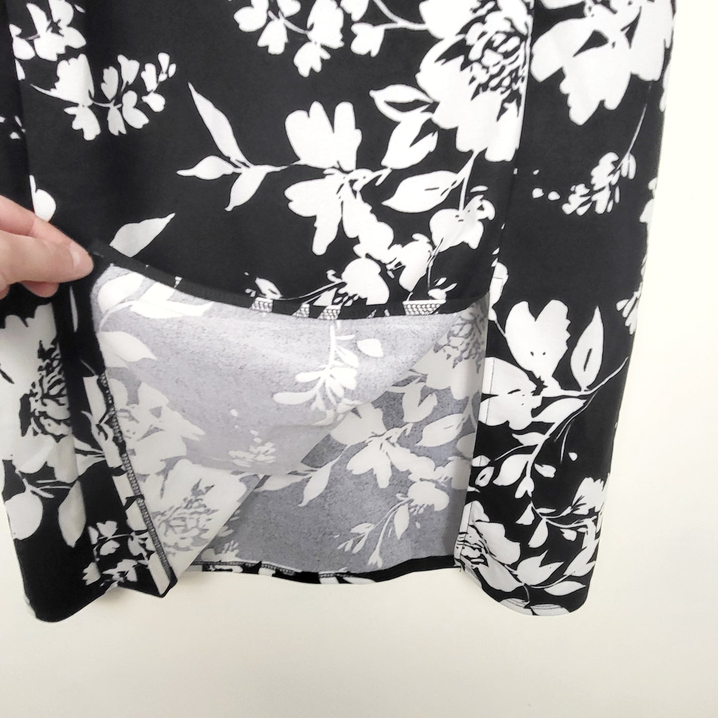 JLMB1 - Heimish black floral print midi skirt. Sizes like a small