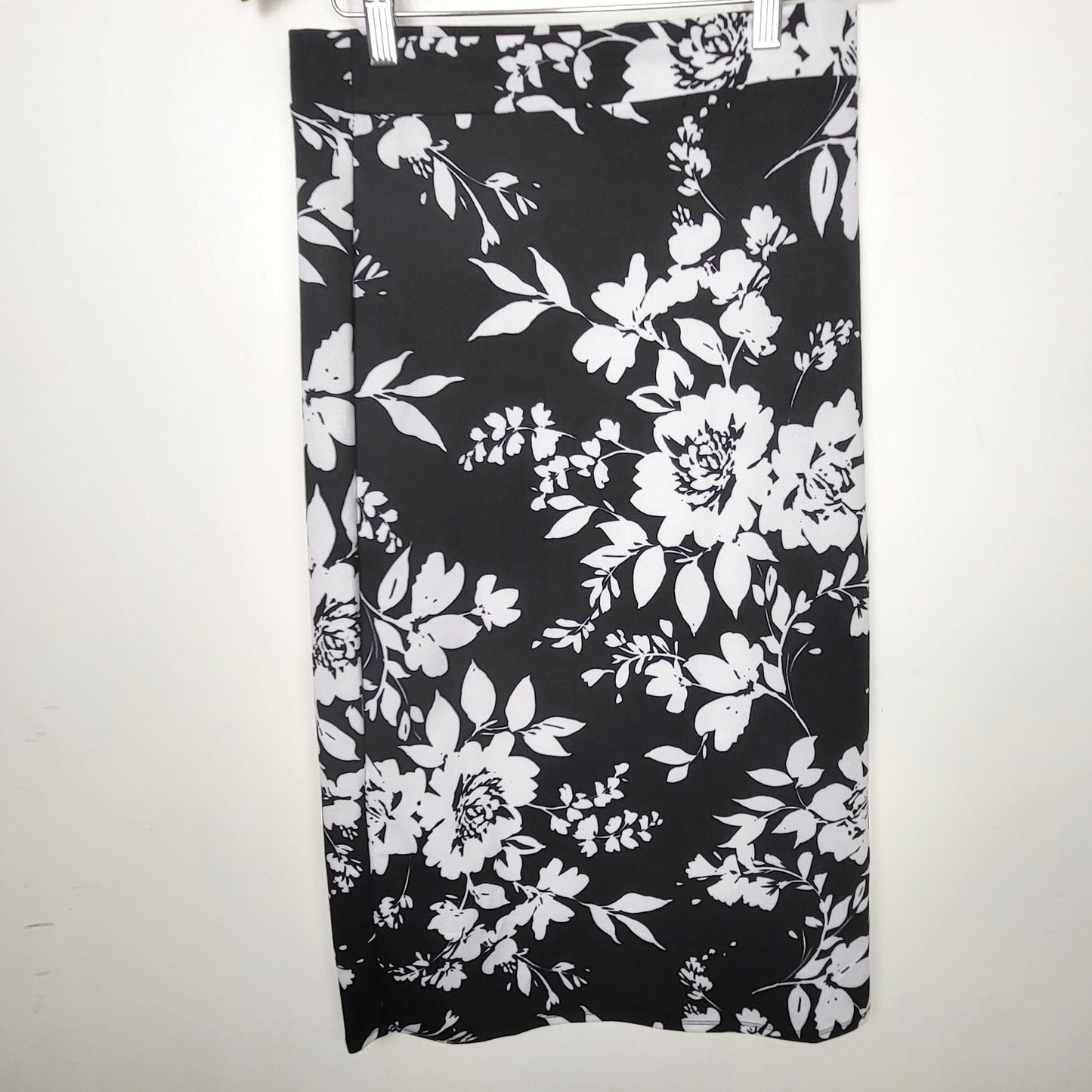 JLMB1 - Heimish black floral print midi skirt. Sizes like a small