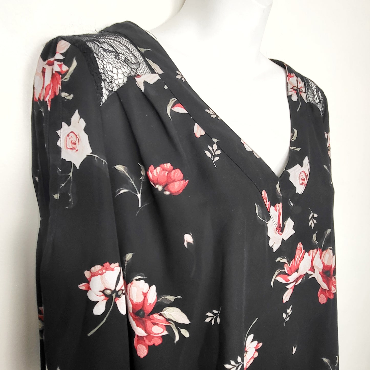 JLMB1 - Kismet black floral print loose fit long sleeved top. Size small