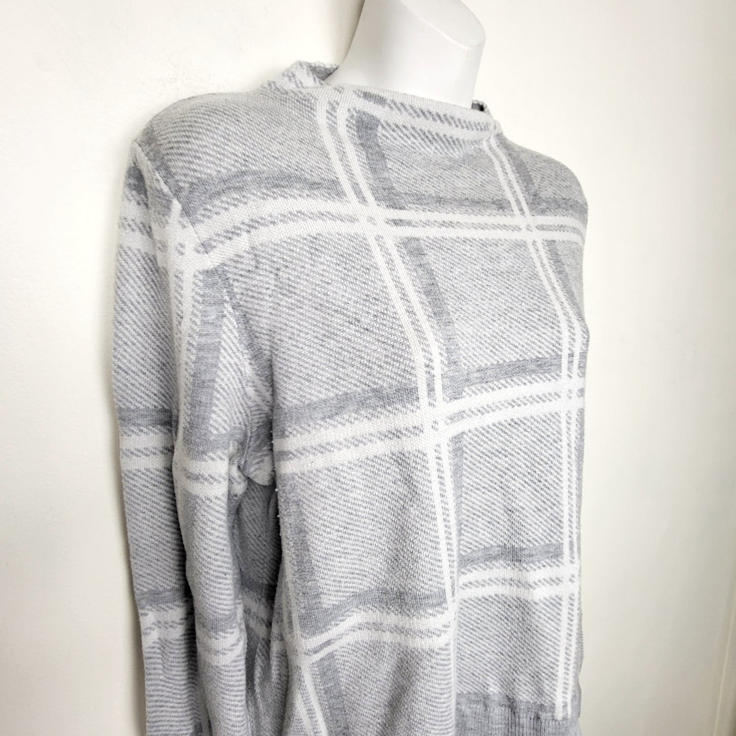 MHCK1 - Camber and Grace grey plaid super soft sweater. Size large