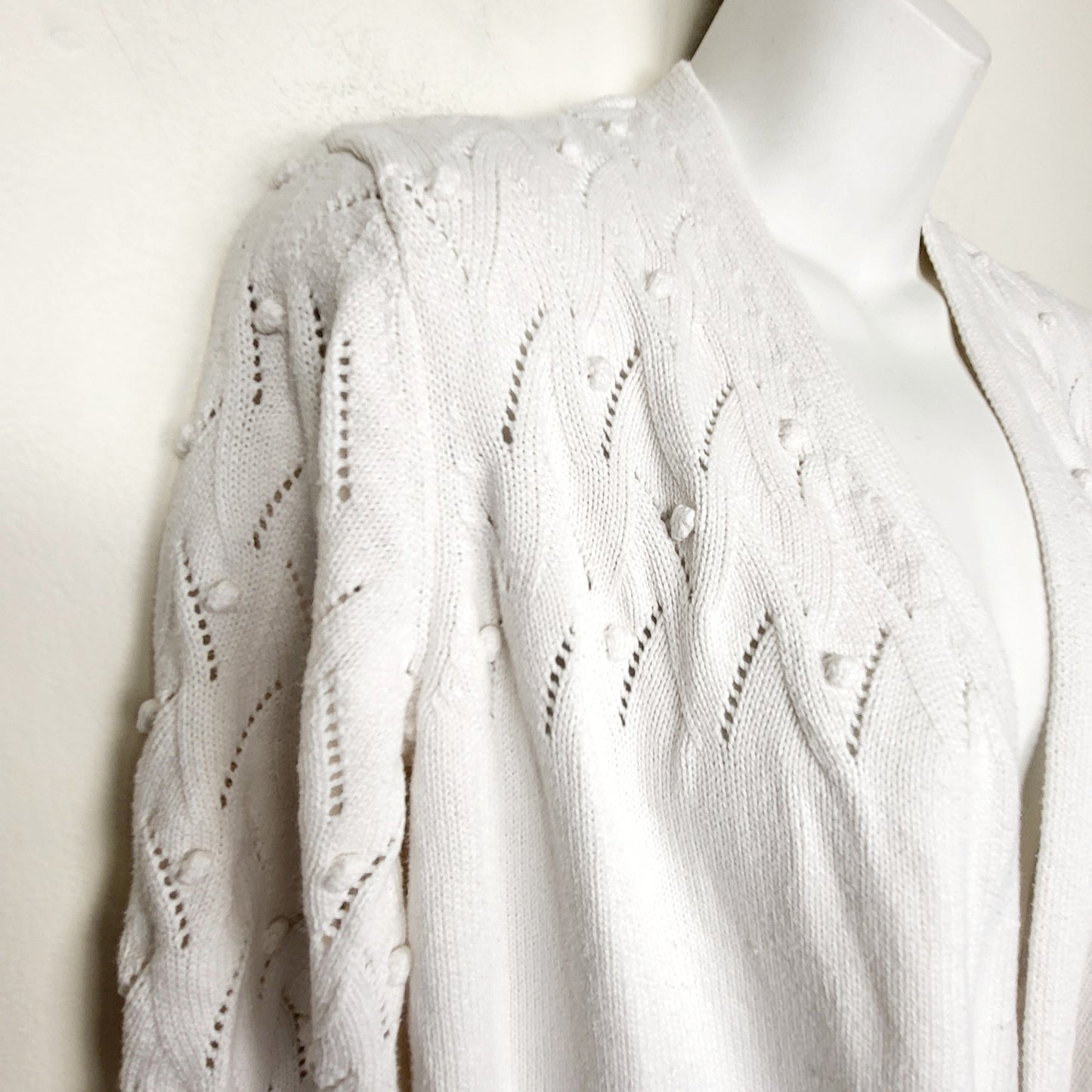 MHCK1 - RW and Co white textured open cardigan sweater. Size large 🍁