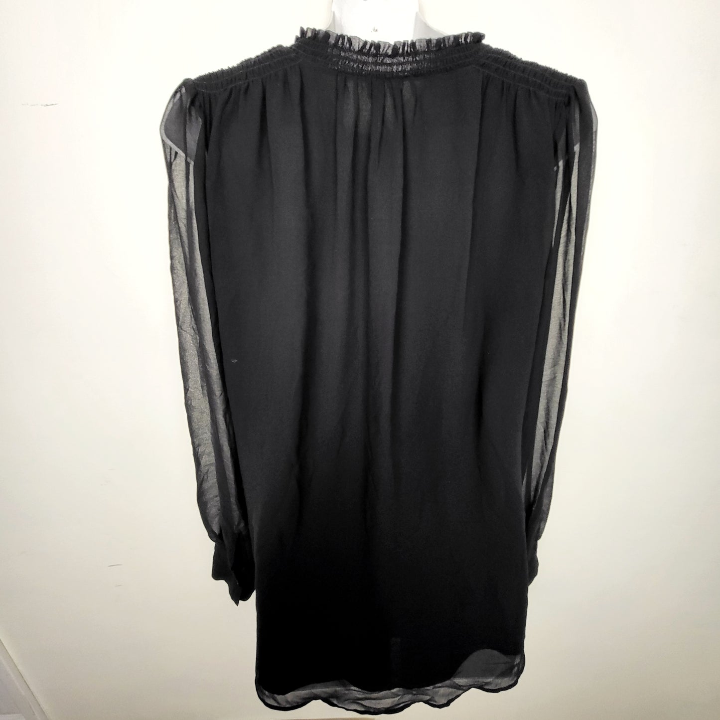 MHCK1 - RW and Co black keyhole blouse with ruffle collar. Size large 🍁