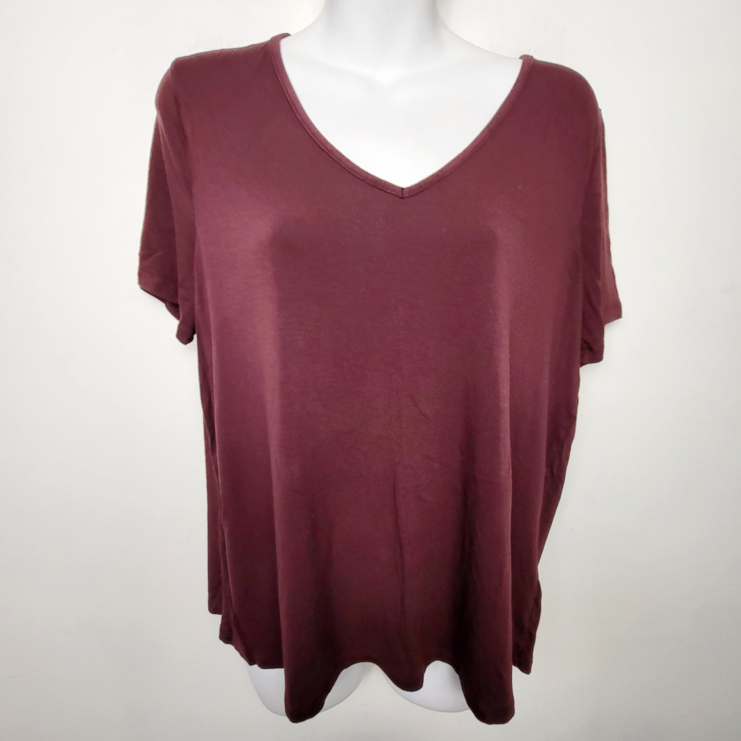 MFAIR1 - Old Navy burgundy Luxe t-shirt. Size medium