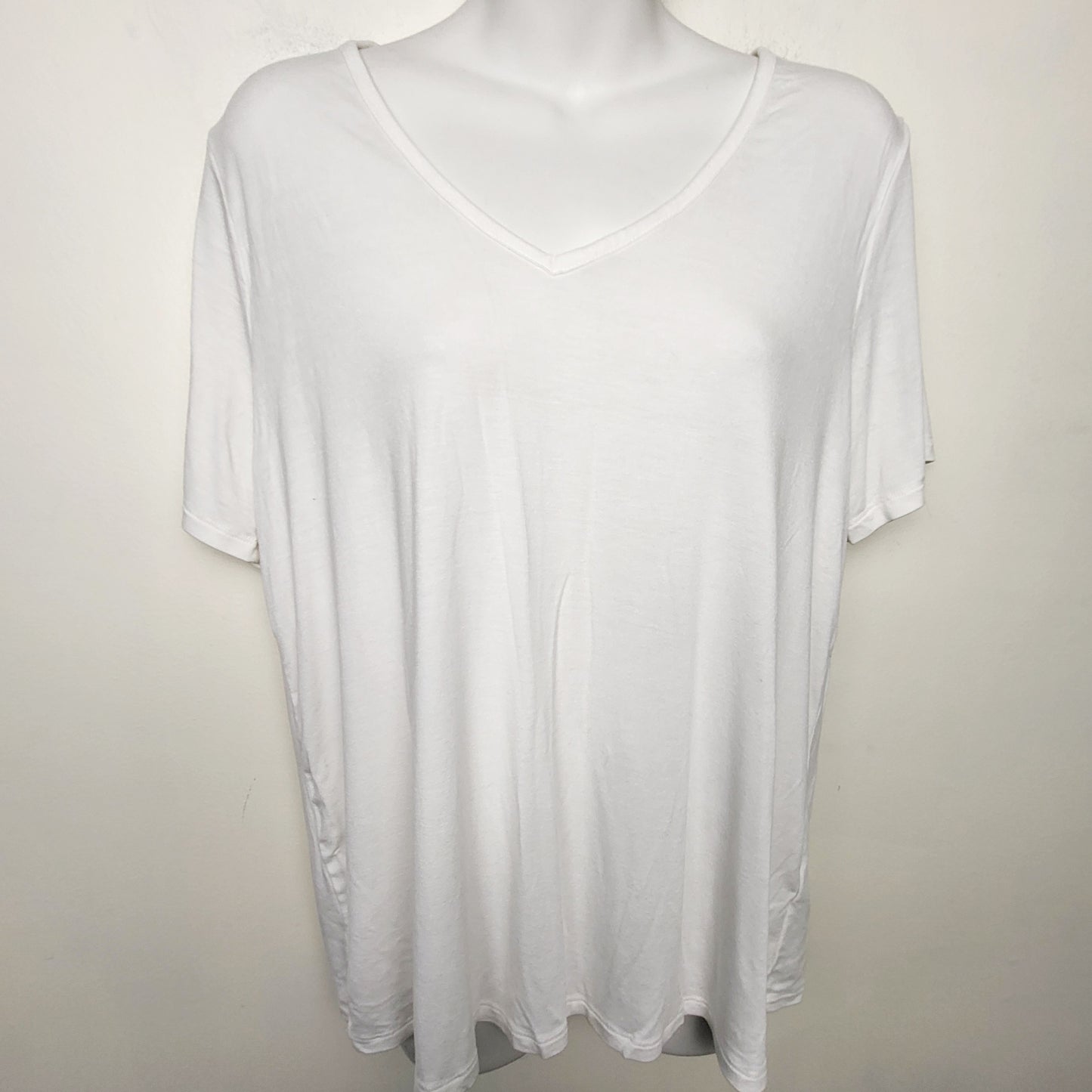 MFAIR1 - Old Navy white Luxe t-shirt. Size medium
