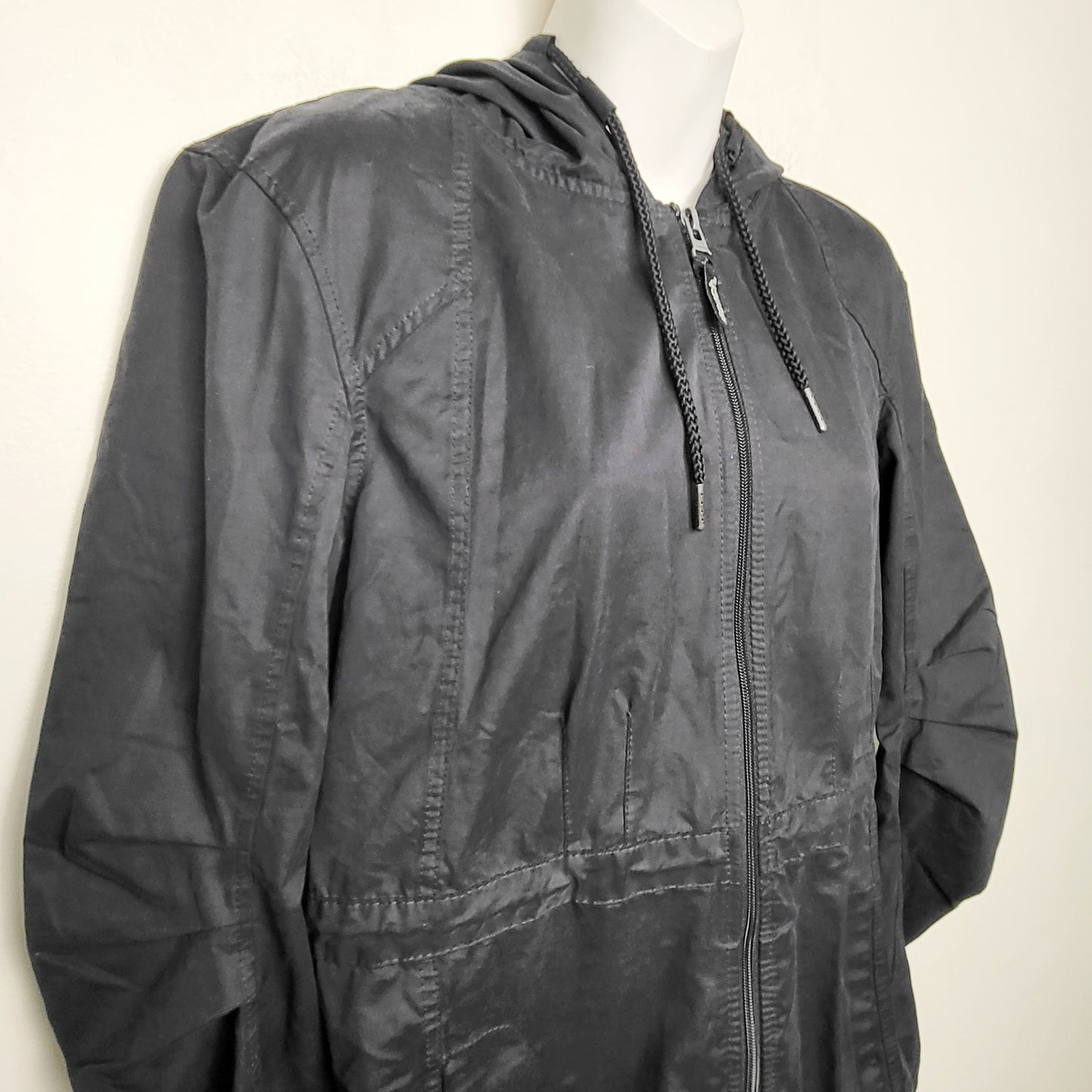 MFAIR1 - Bench black lightweight hooded Spring jacket. Size medium