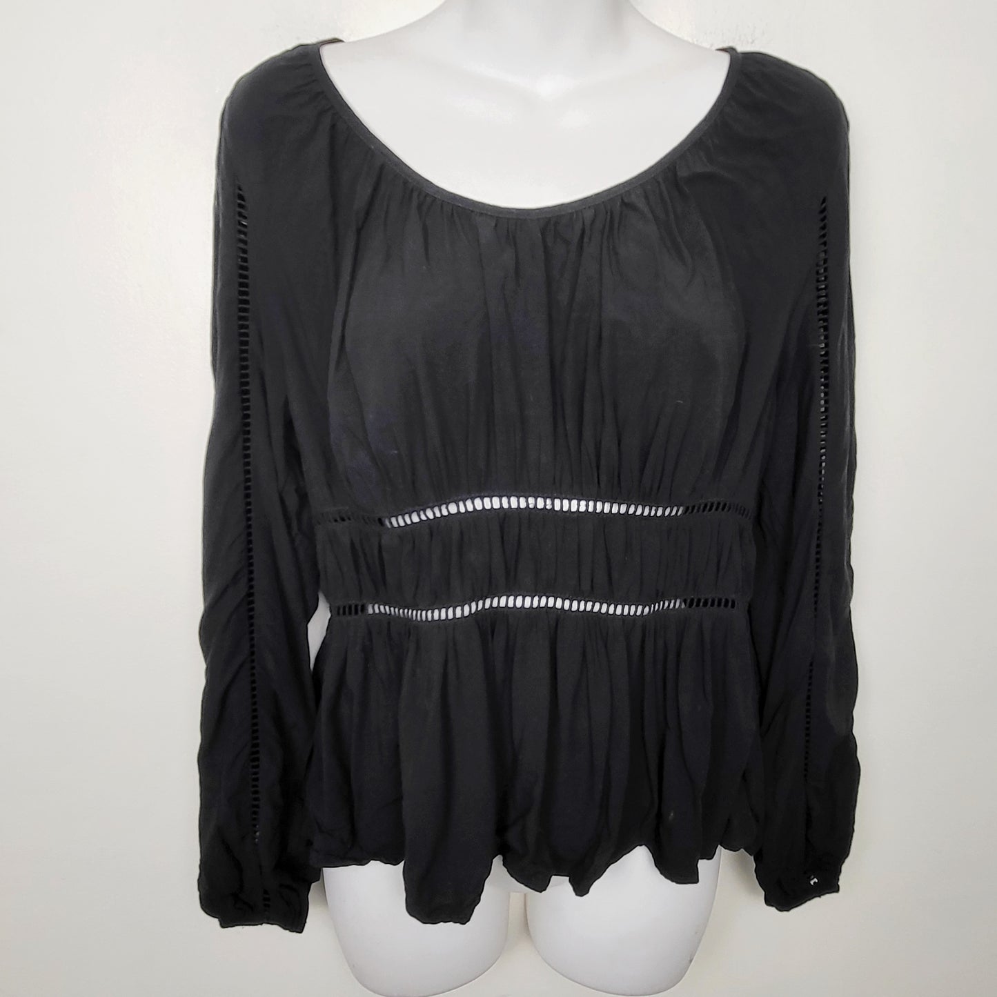 JLMB2 - Old Navy black long sleeved lace trim top. Size medium