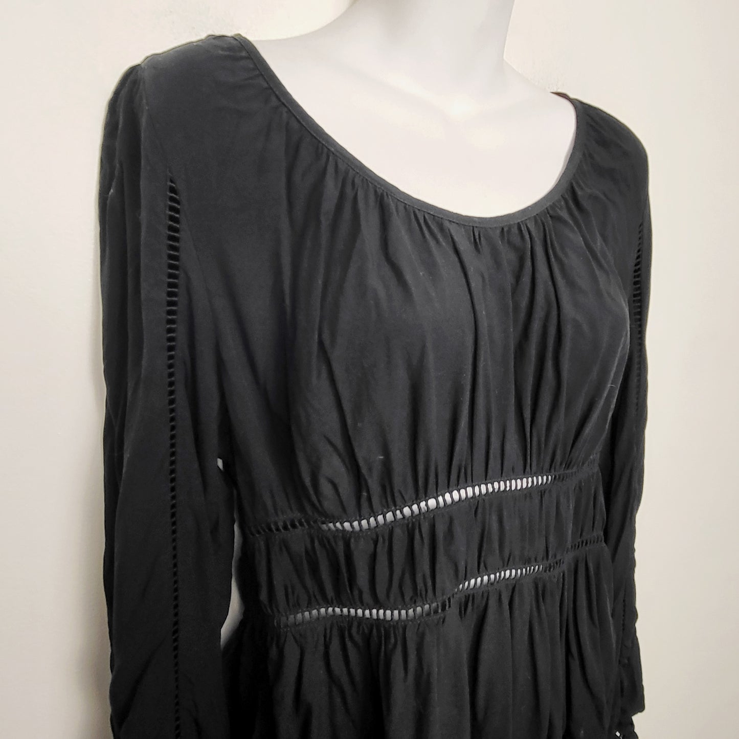 JLMB2 - Old Navy black long sleeved lace trim top. Size medium