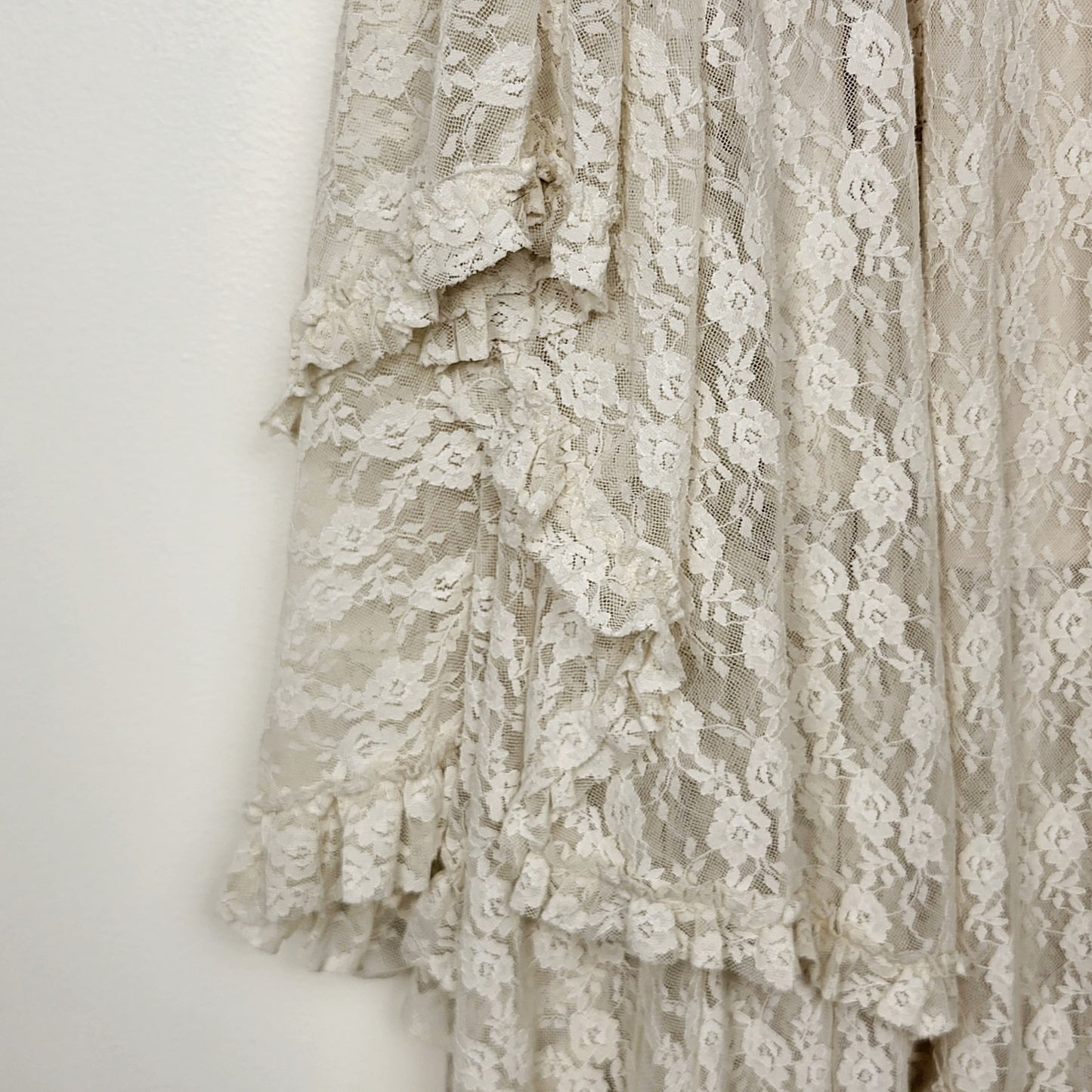 JLMB2 - Bluivy assymetrical lace midi skirt. Size large