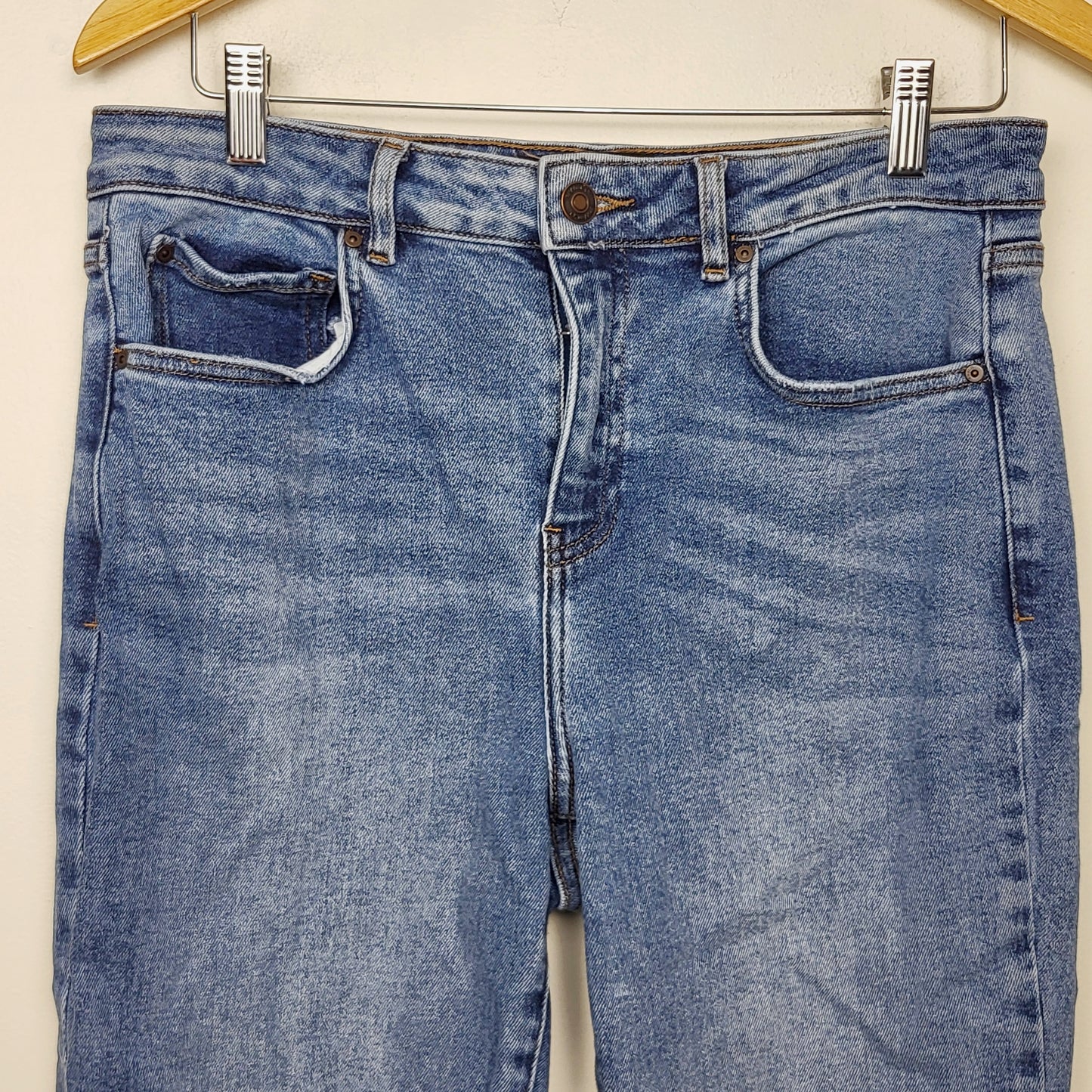 MHCK2 - RW and Co cropped high rise straight leg jeans. Size 31