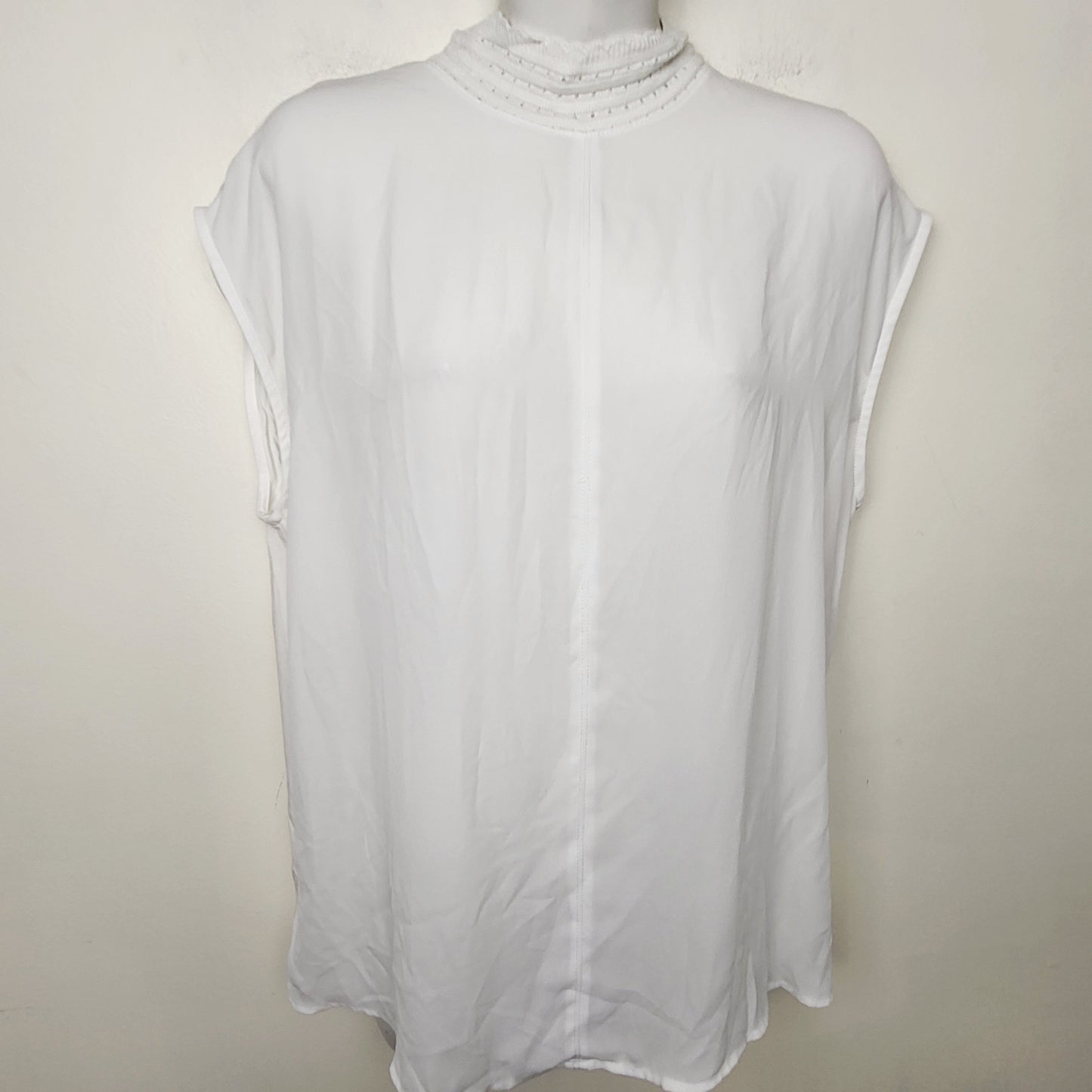MHCK2 - RW and Co white mock neck blouse. Size large ๐