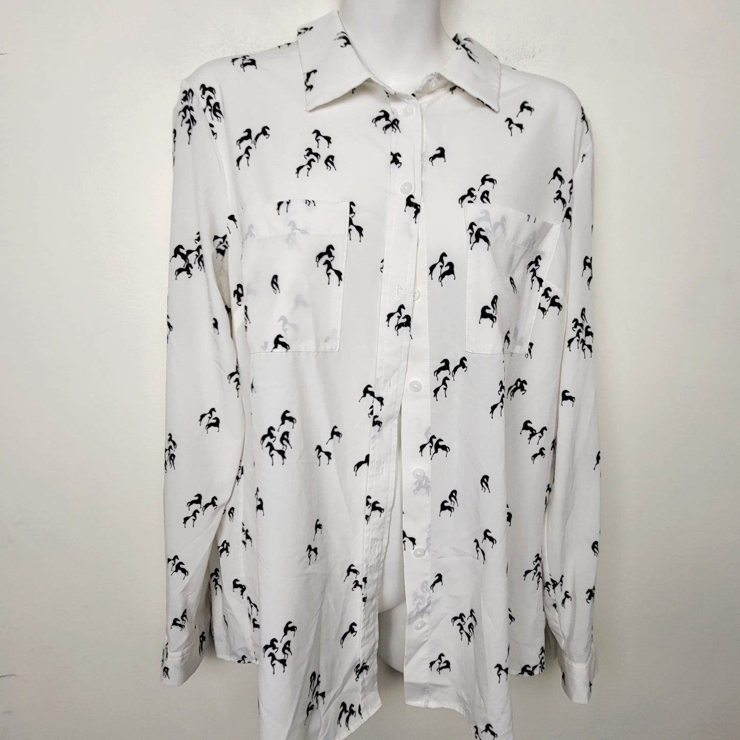 MHCK2 - RW and Co white button down blouse with horses. Size large ๐