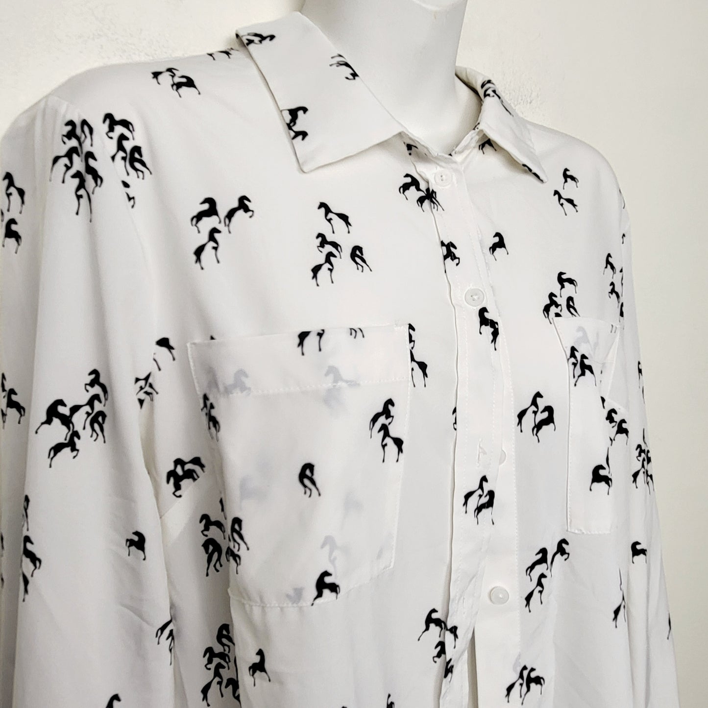 MHCK2 - RW and Co white button down blouse with horses. Size large ๐