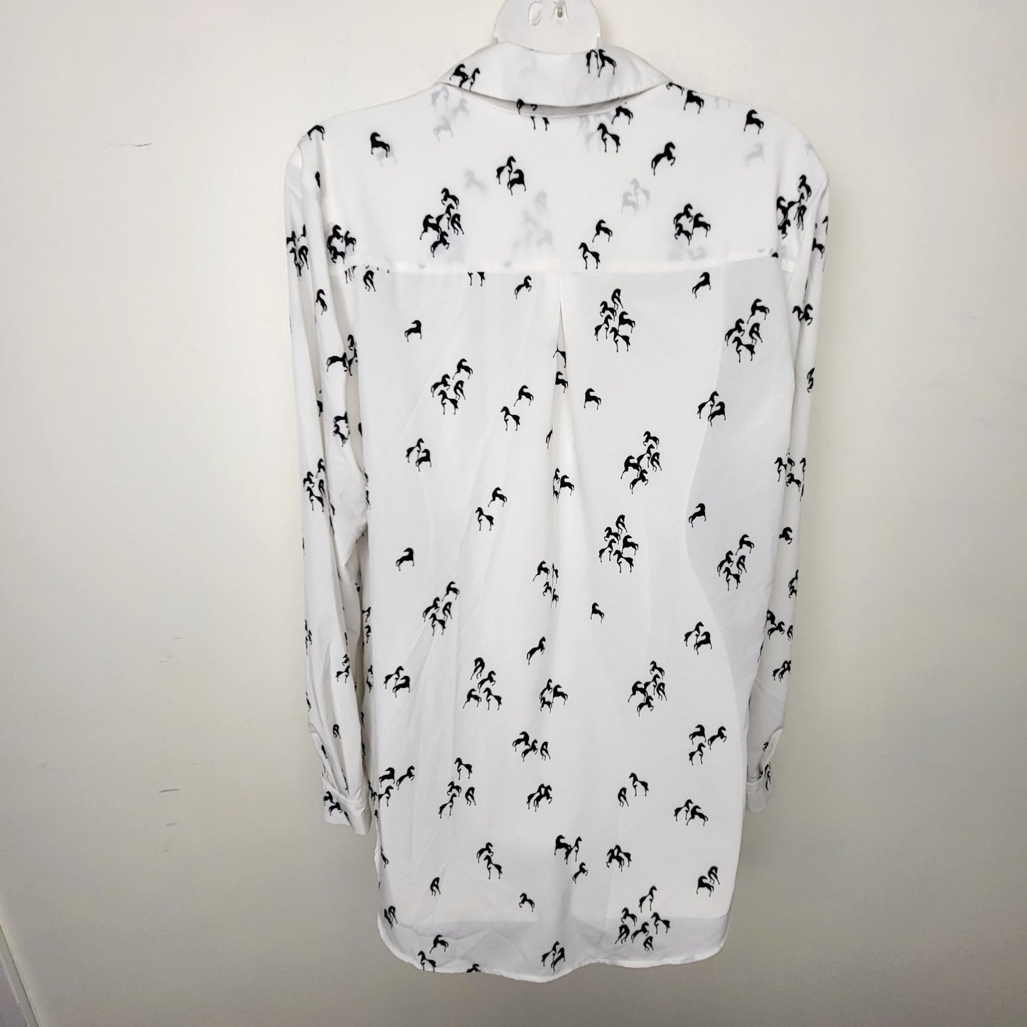 MHCK2 - RW and Co white button down blouse with horses. Size large ๐
