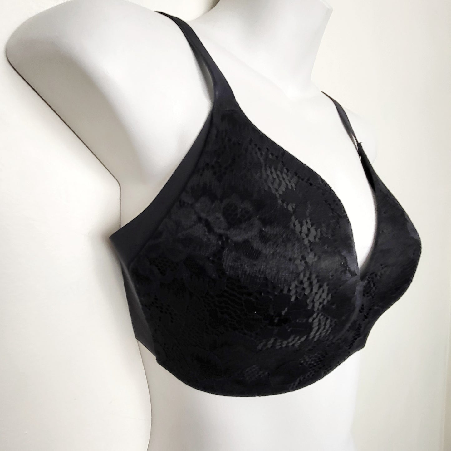 RHW - Knix black lace Wing Woman wireless contour bra. Sizes like a small 🍁