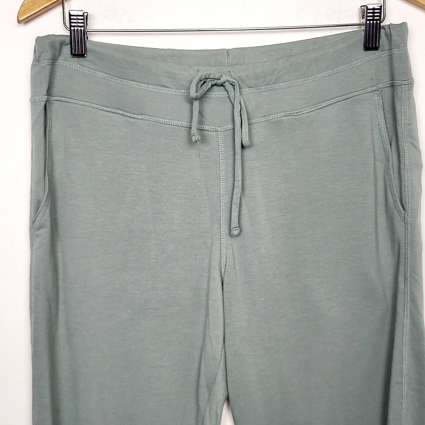 JFLM1 - Joe green cropped joggers with drawsting waist. Size large ๐
