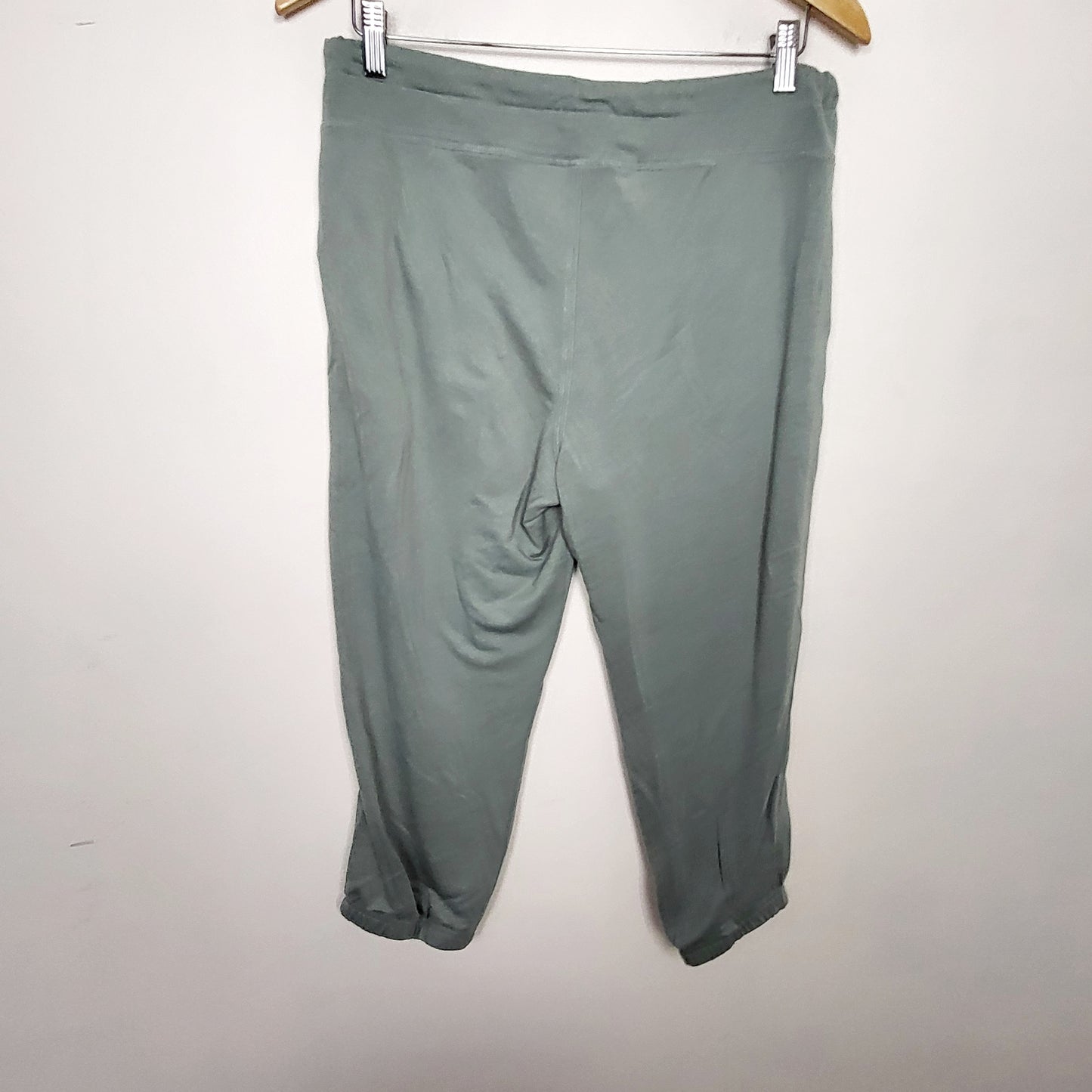 JFLM1 - Joe green cropped joggers with drawsting waist. Size large ๐